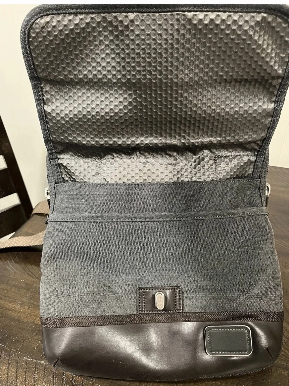 Tumi Alpha Bravo Annapolis Shoulder Bag Business Casual Leather Luxury Premium